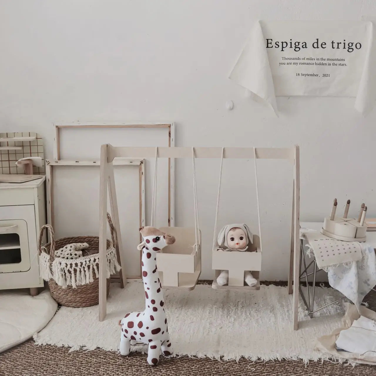 Brown Giraffe Cuddle Room Decoration