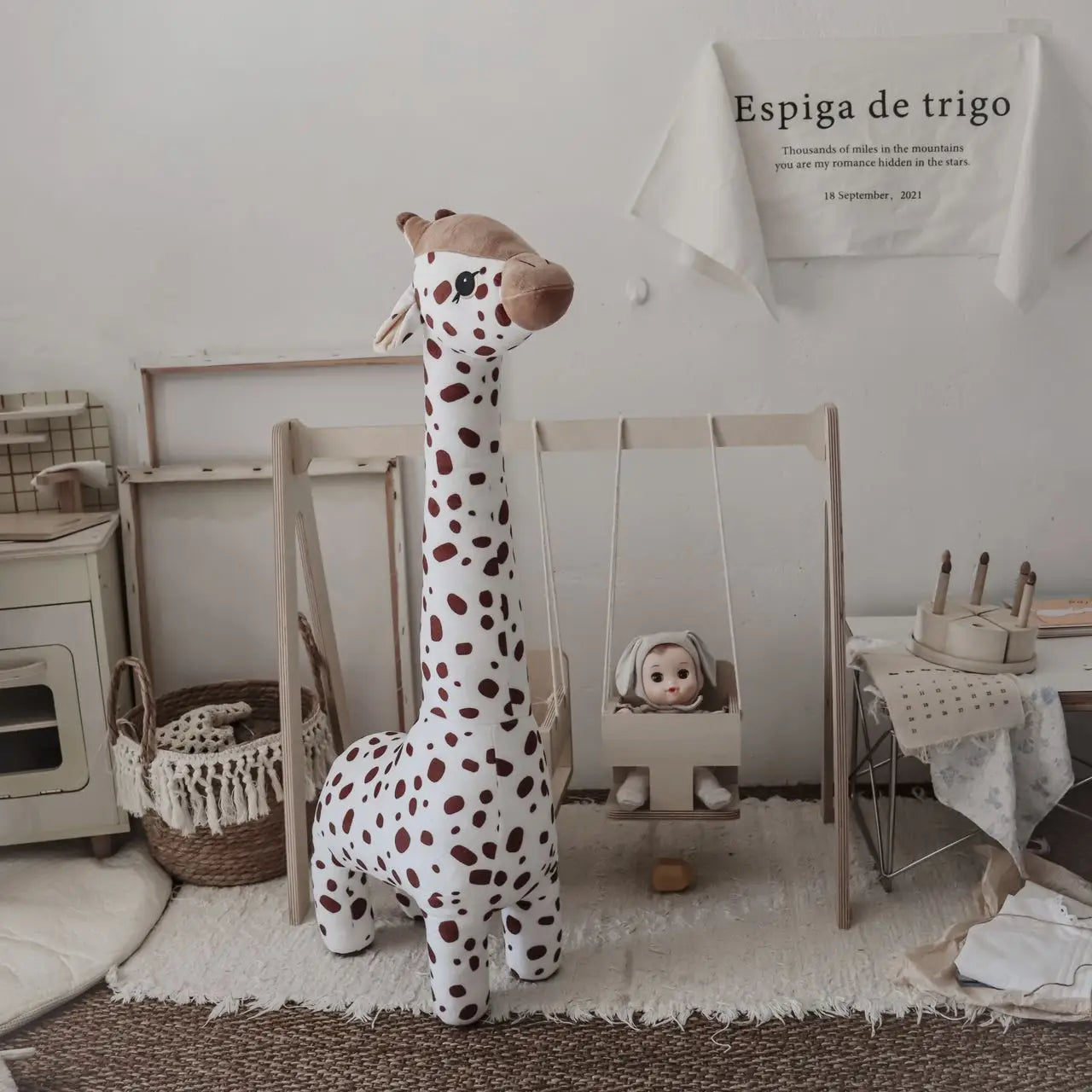 Brown Giraffe Cuddle Room Decoration