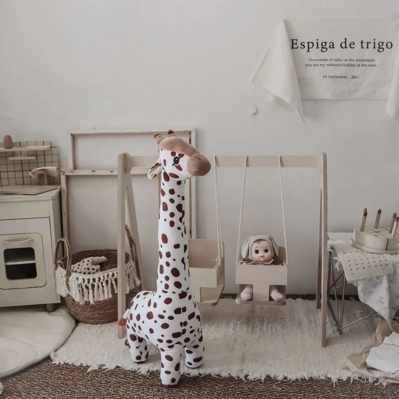 Brown Giraffe Cuddle Room Decoration