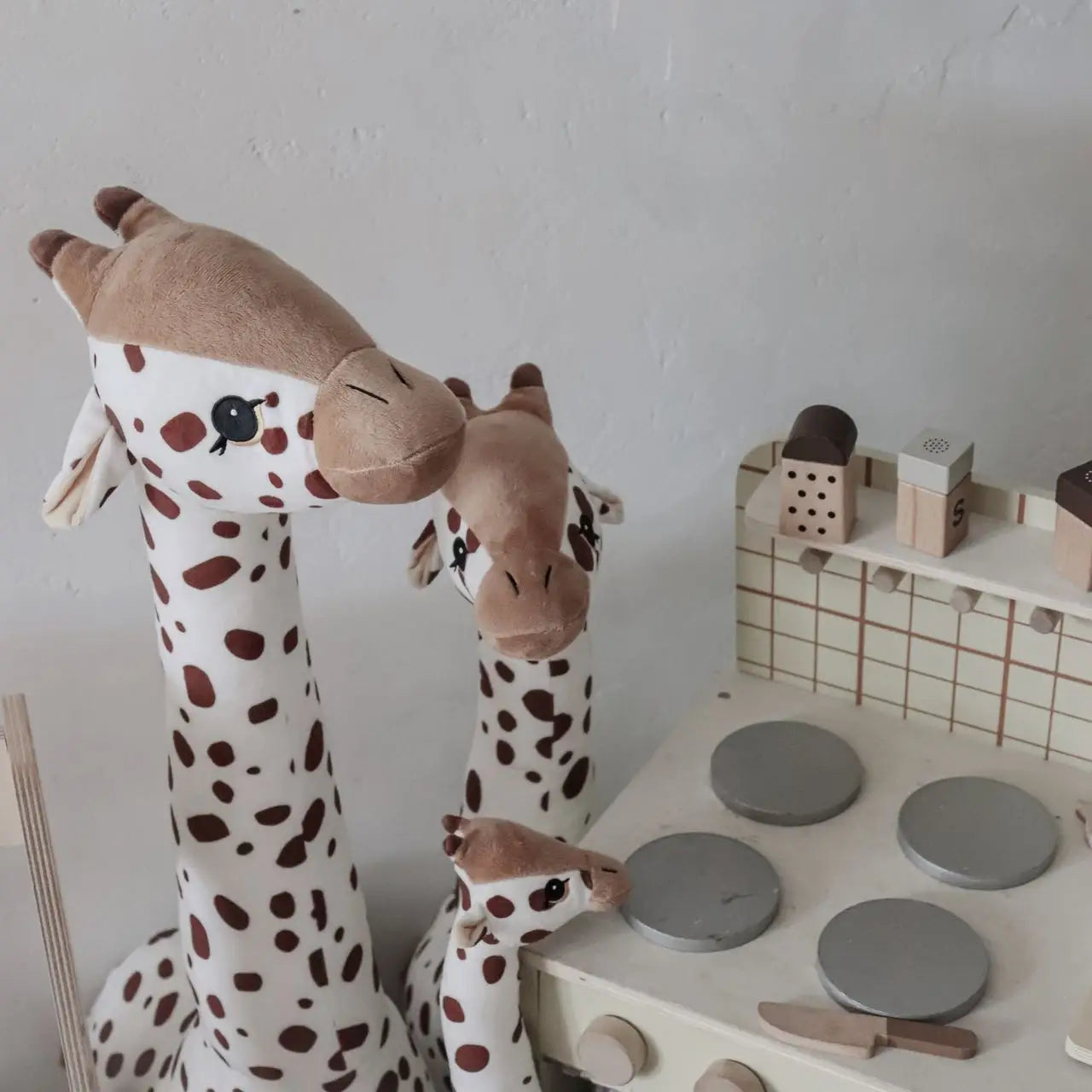 Brown Giraffe Cuddle Room Decoration